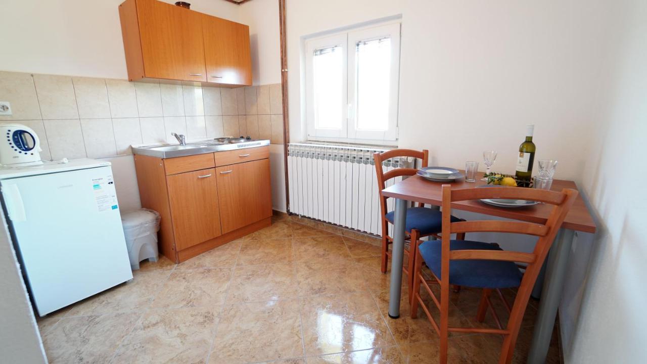 Apartments Kata Gornji Karin Exterior photo