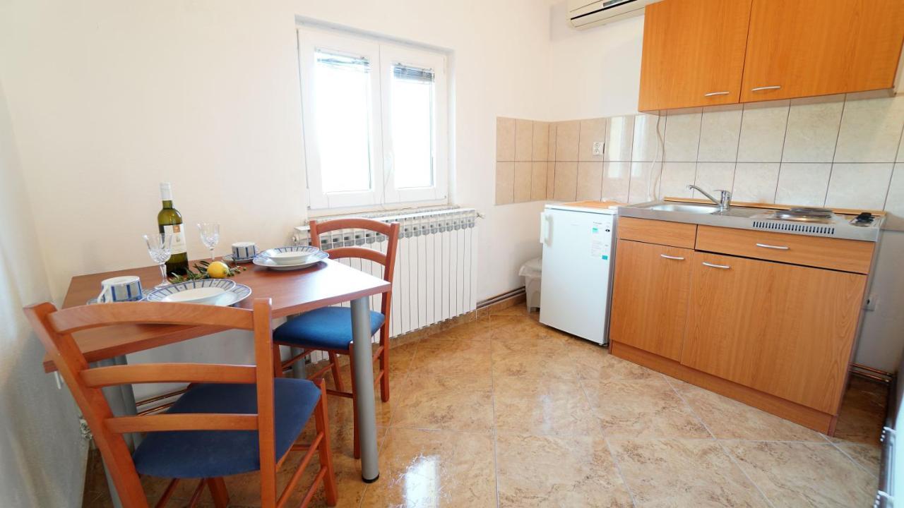 Apartments Kata Gornji Karin Exterior photo